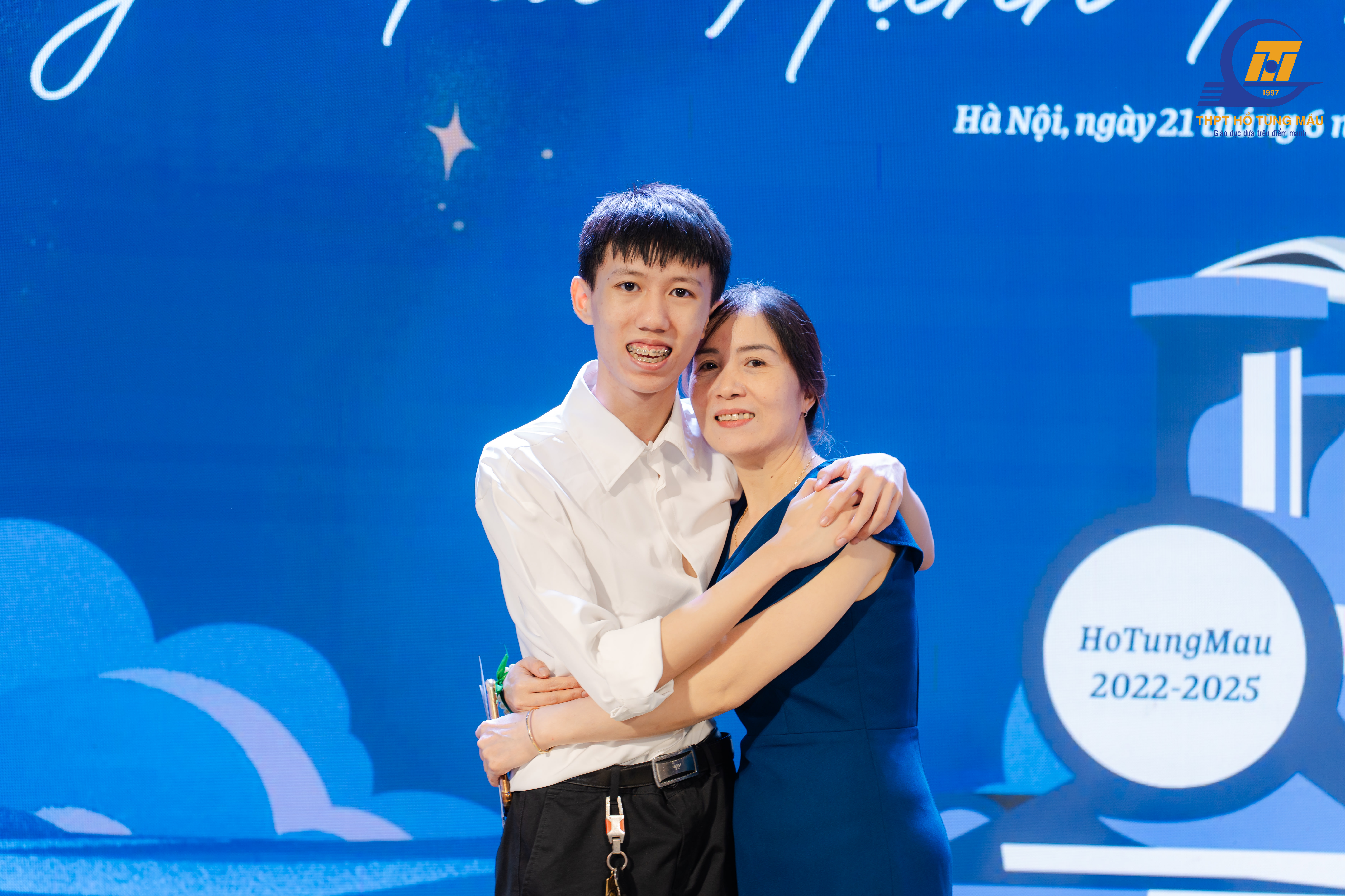 PHHS Nguyễn Trần Thu Hà niên khóa 2020 - 2023 và Nguyễn Trần Như Thành niên khóa 2022 - 2025