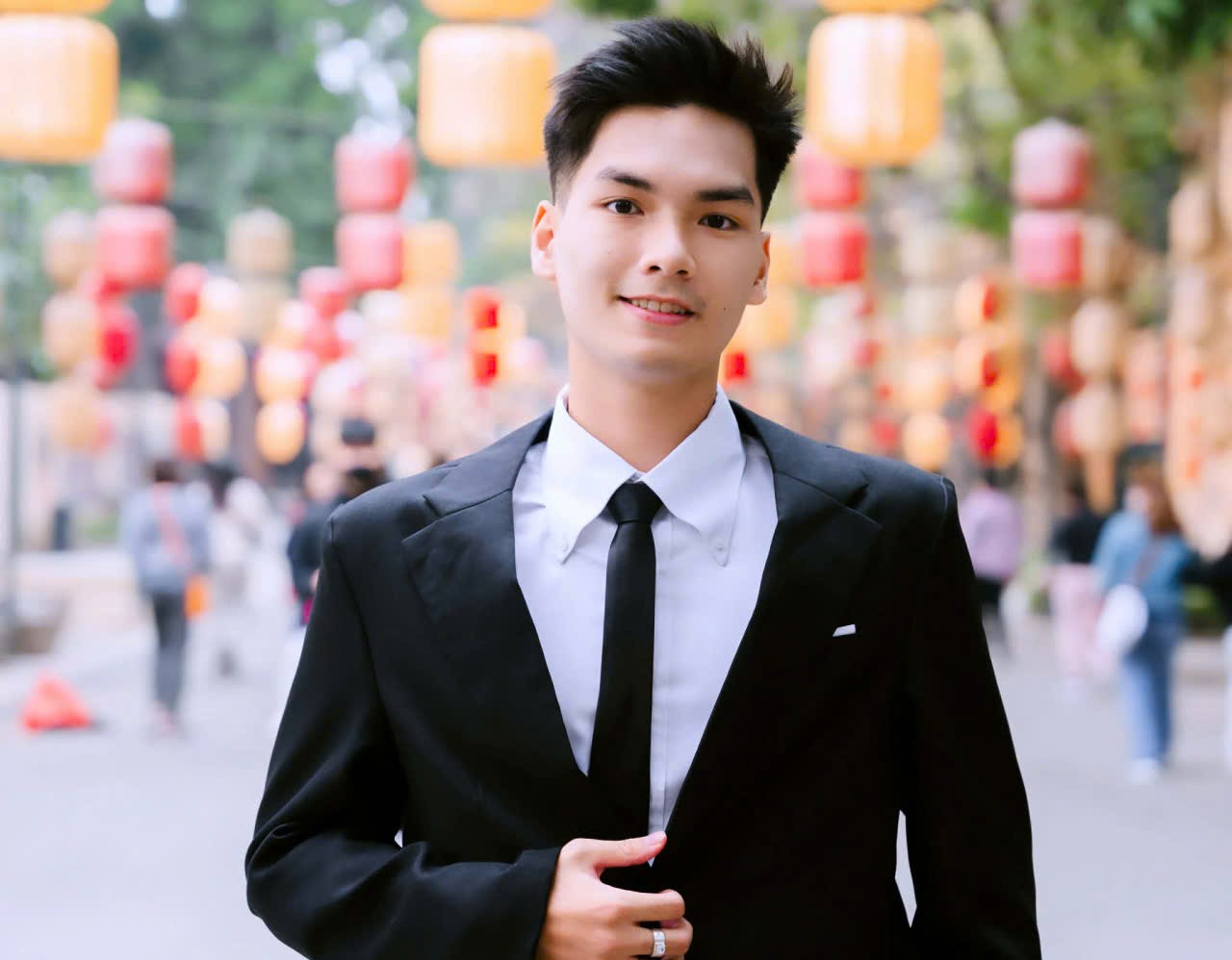 Cựu học sinh: Lữ Nguyễn Trọng Hưng